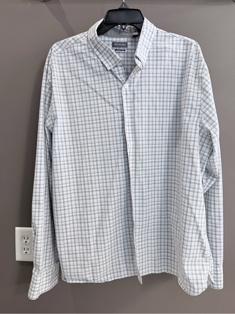 Van Heusen Men’s Light Blue & White Plaid Button-Up Shirt